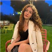 Studentessa universitaria di economia diplomata in liceo linguistico. Insegno italiano agli stranieri.Lezioni in inglese-italiano